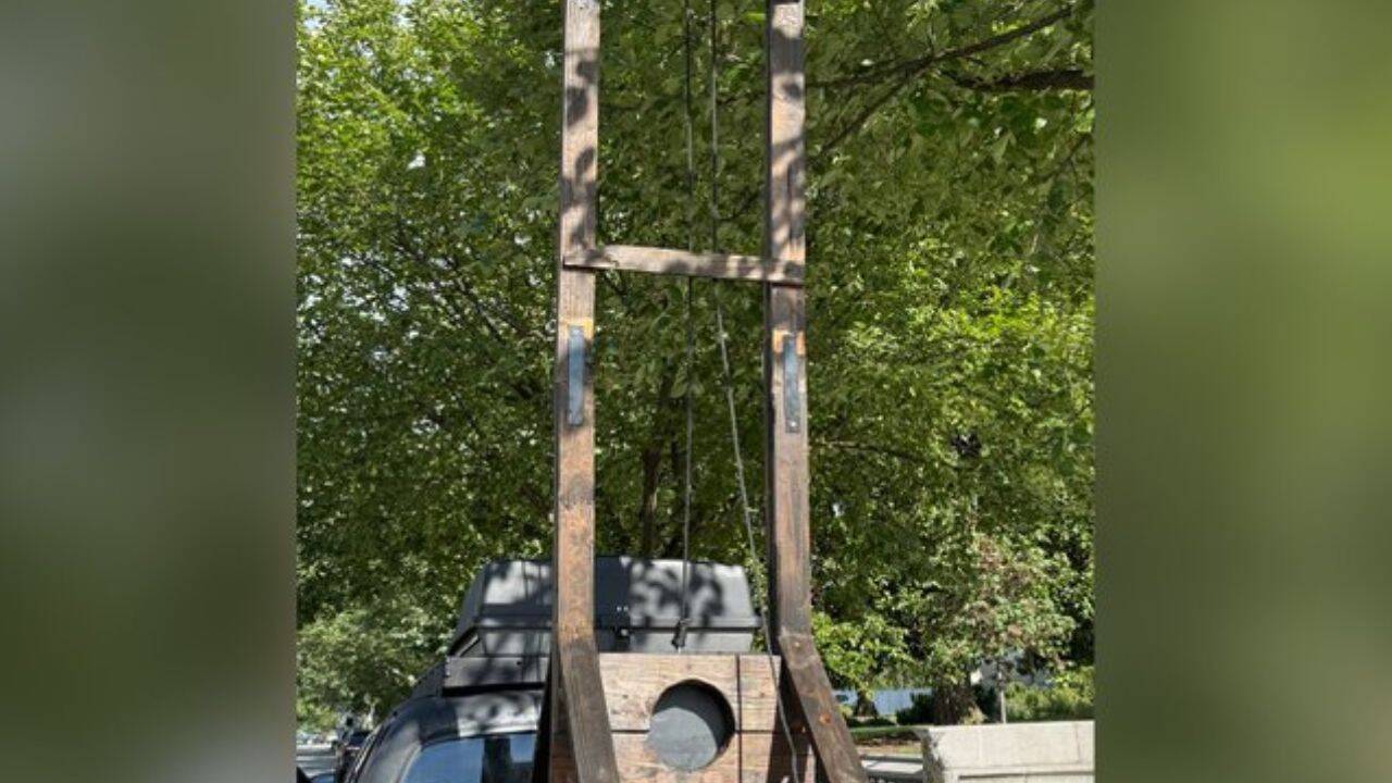 Man arrested with guillotine near US Capitol building in Washington