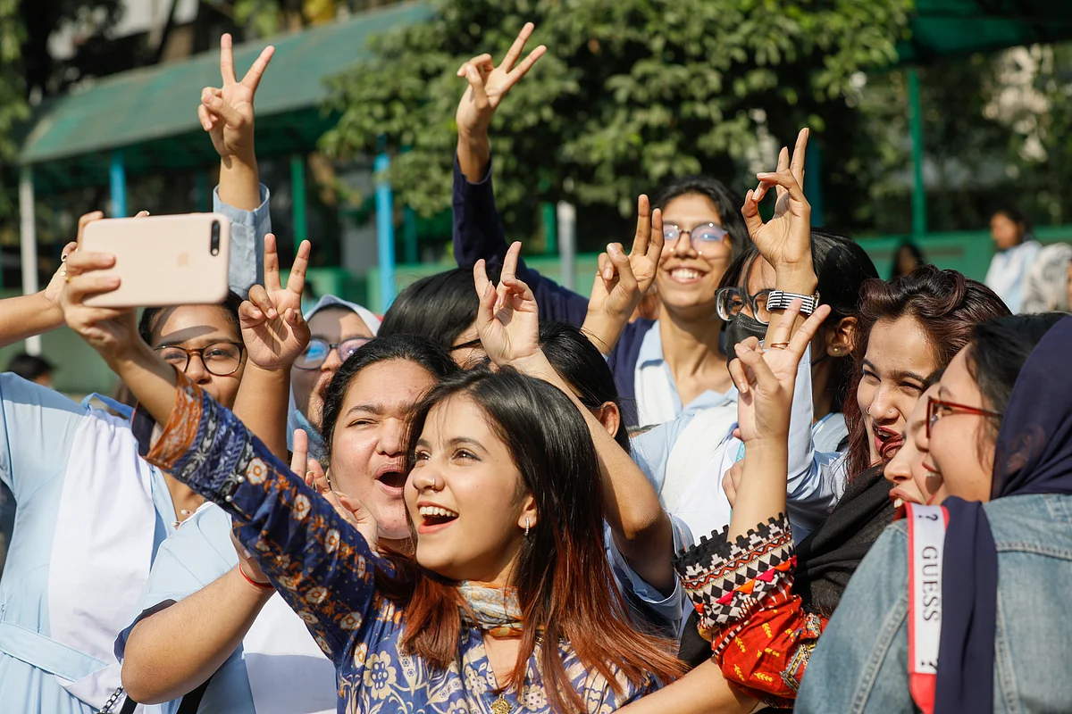 এইচএসসি পরীক্ষায় ১৩৯টি শিক্ষা প্রতিষ্ঠানে শতভাগ পাস