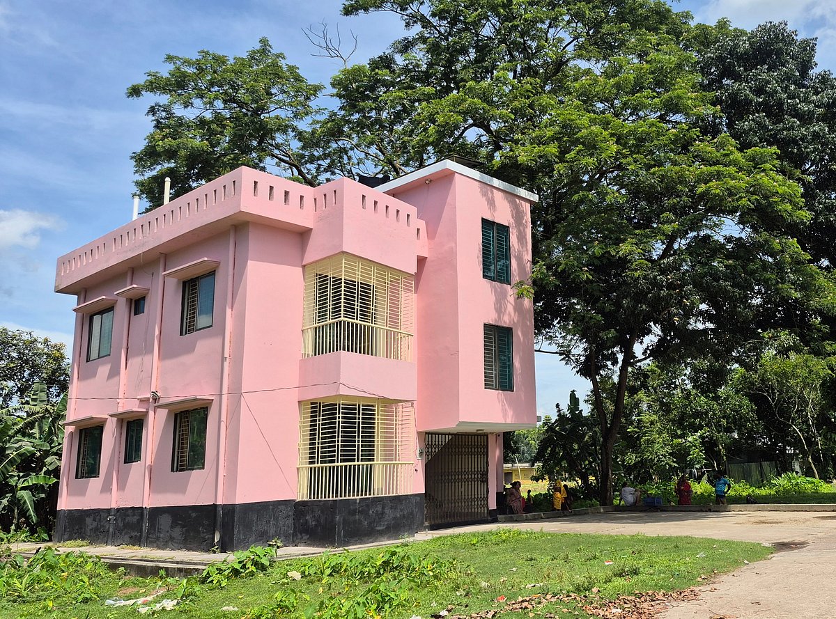 সত্যজিৎ রায়ের পৈতৃক বাড়ি: সাড়ে সাত কোটি টাকায় গেস্টহাউস, কিন্তু ১৪ বছরে কোনো পর্যটক নেই