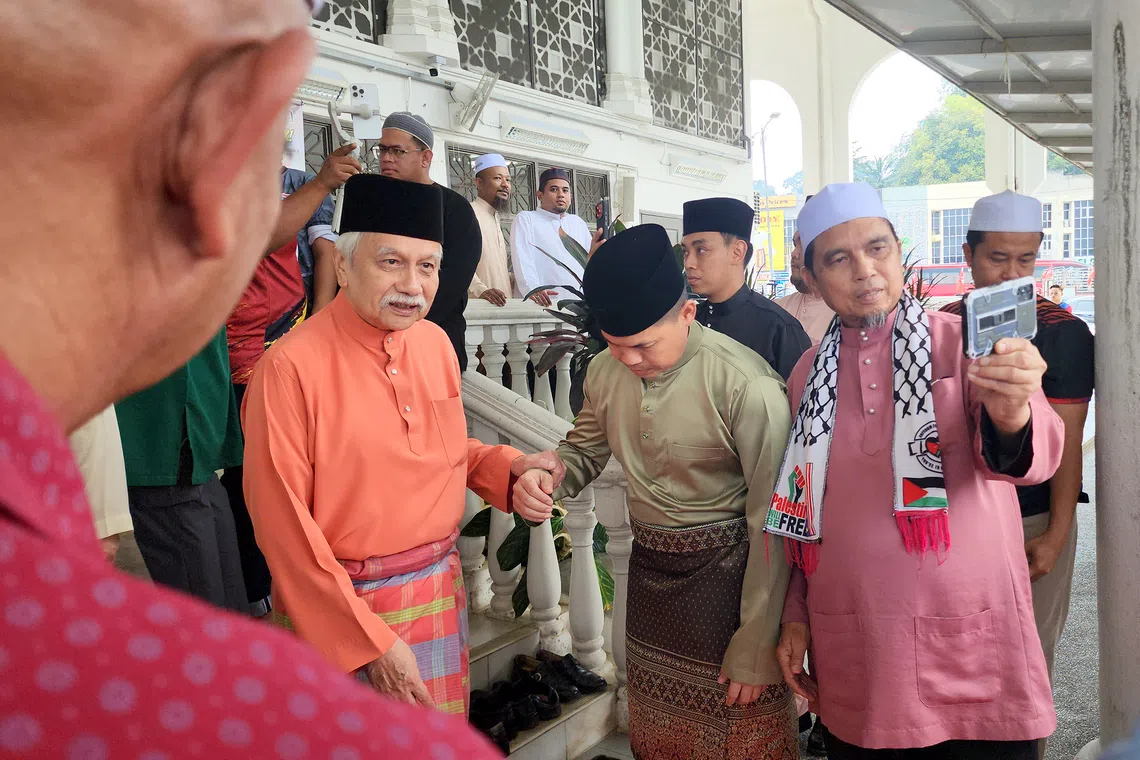 Negeri Sembilan Ruler Dismisses State Executive Council Members