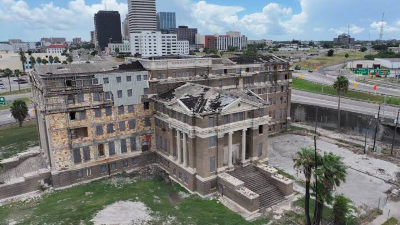 Texas county votes to demolish 1914 courthouse after decades of decay