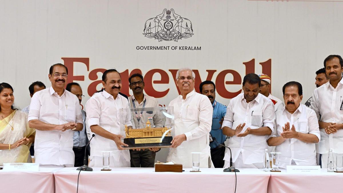 Kerala CM hails outgoing Governor Arlekar's tenure of cooperation