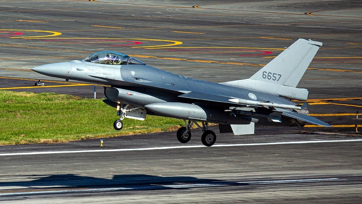 US Delivers First F-16V Fighter Jets to Taiwan Amid China Tensions