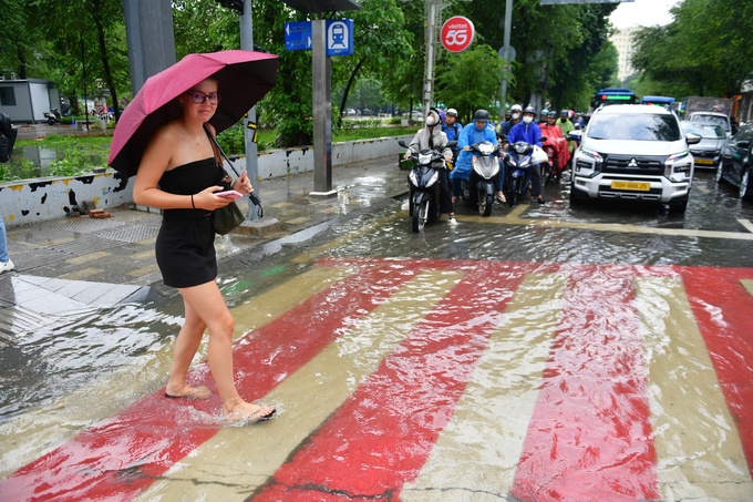 Tourists improvise as heavy rain floods central Ho Chi Minh City streets