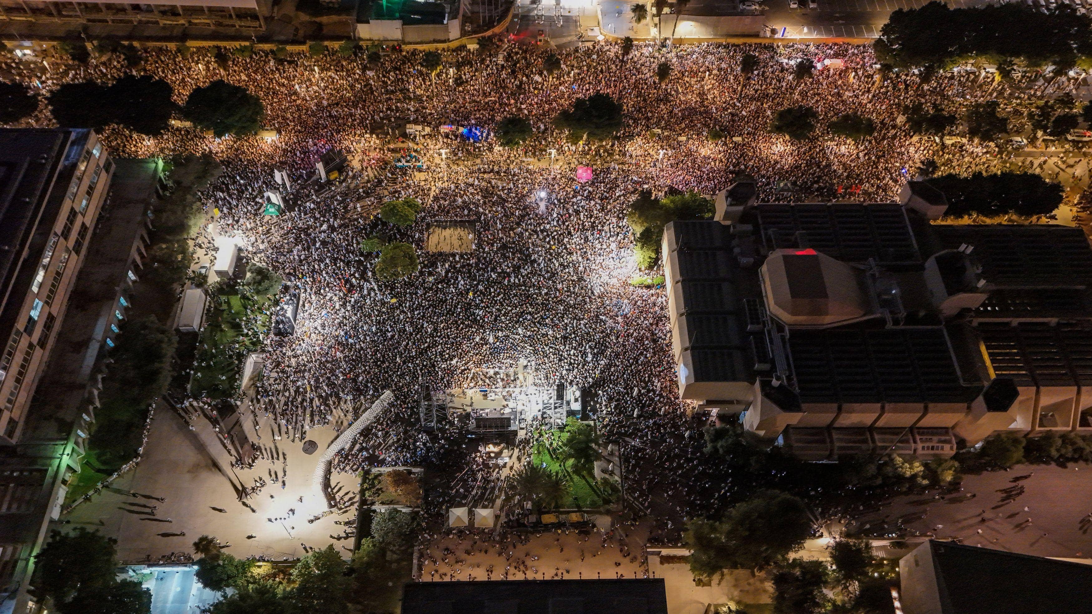 Thousands march against Netanyahu as Israel heads to pivotal election