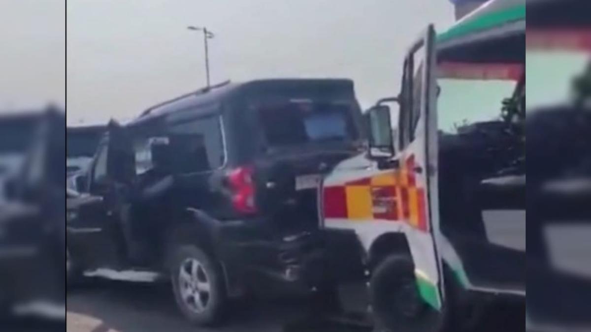 Rahul Gandhi's convoy hit by vehicle on Purvanchal Expressway
