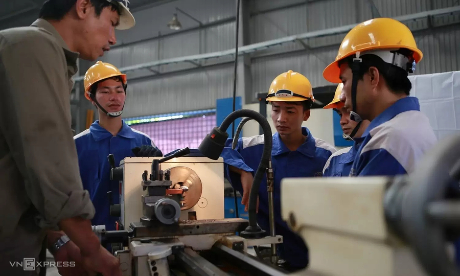 Công nhân Việt quay trở lại nước ngoài vì thiếu việc làm trong nước