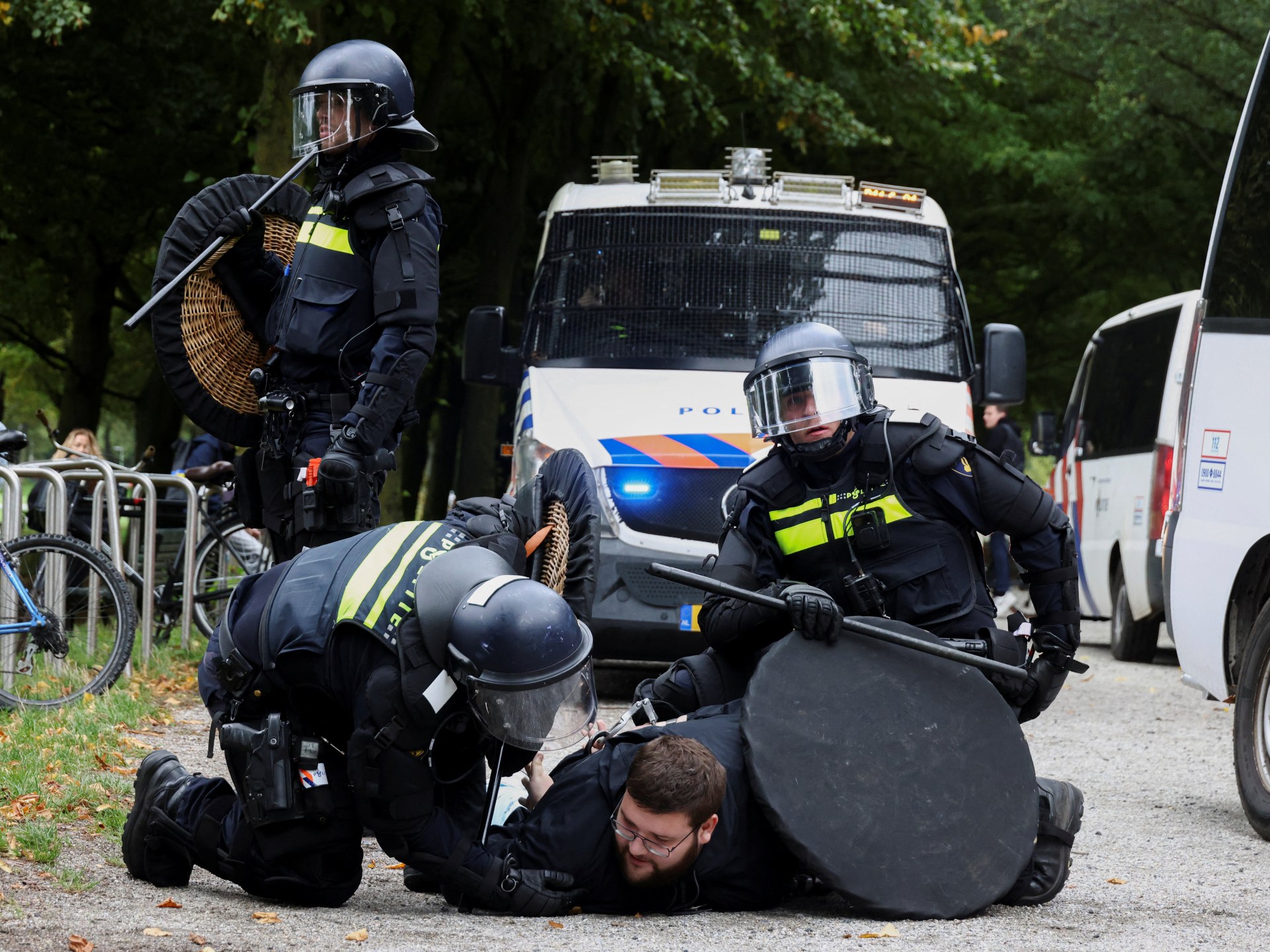 Dutch police disperse far-right rally amid Nazi salutes, antisemitic chants