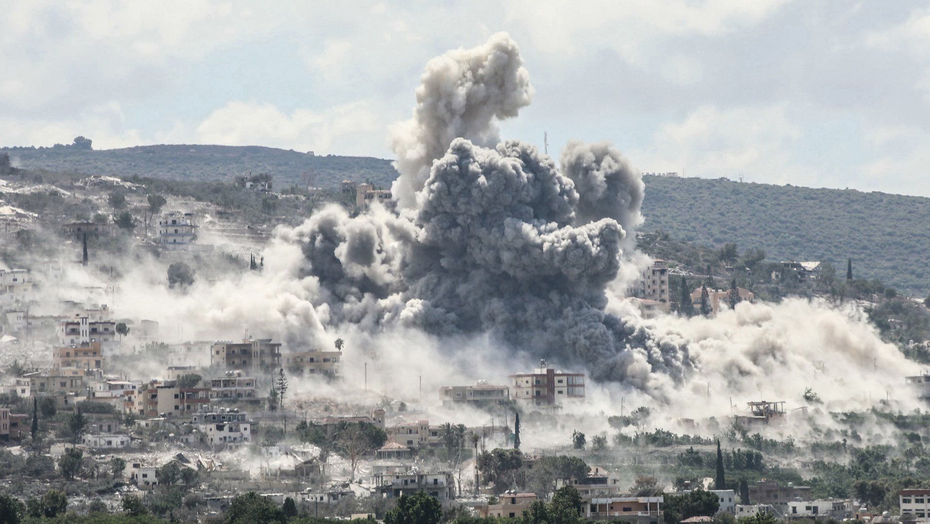 Israel conducts airstrikes on southern Lebanese towns amid ceasefire tensions