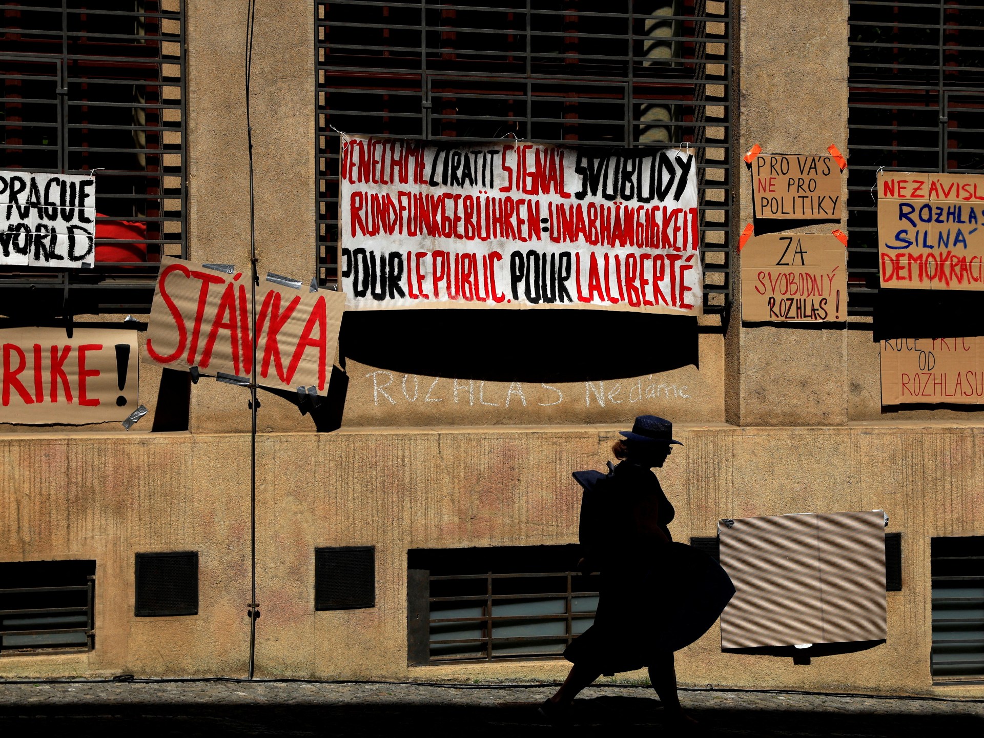 Czech lawmakers advance controversial media funding reform despite press concerns