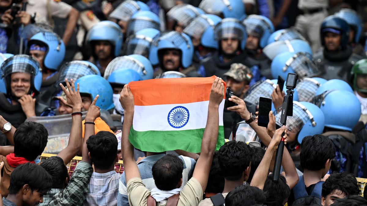 भारत का लोकतांत्रिक सूचकांक 1975 के बाद सबसे निचले स्तर पर