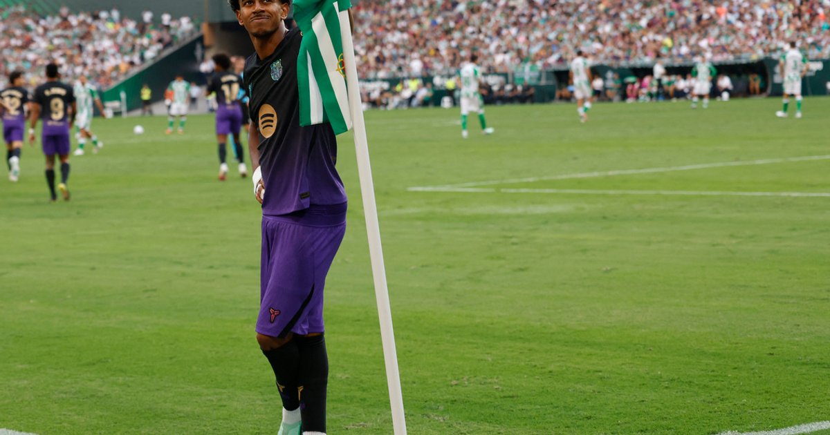 Barcelona's Yamal shines as Catalans crush Betis, equal historic record