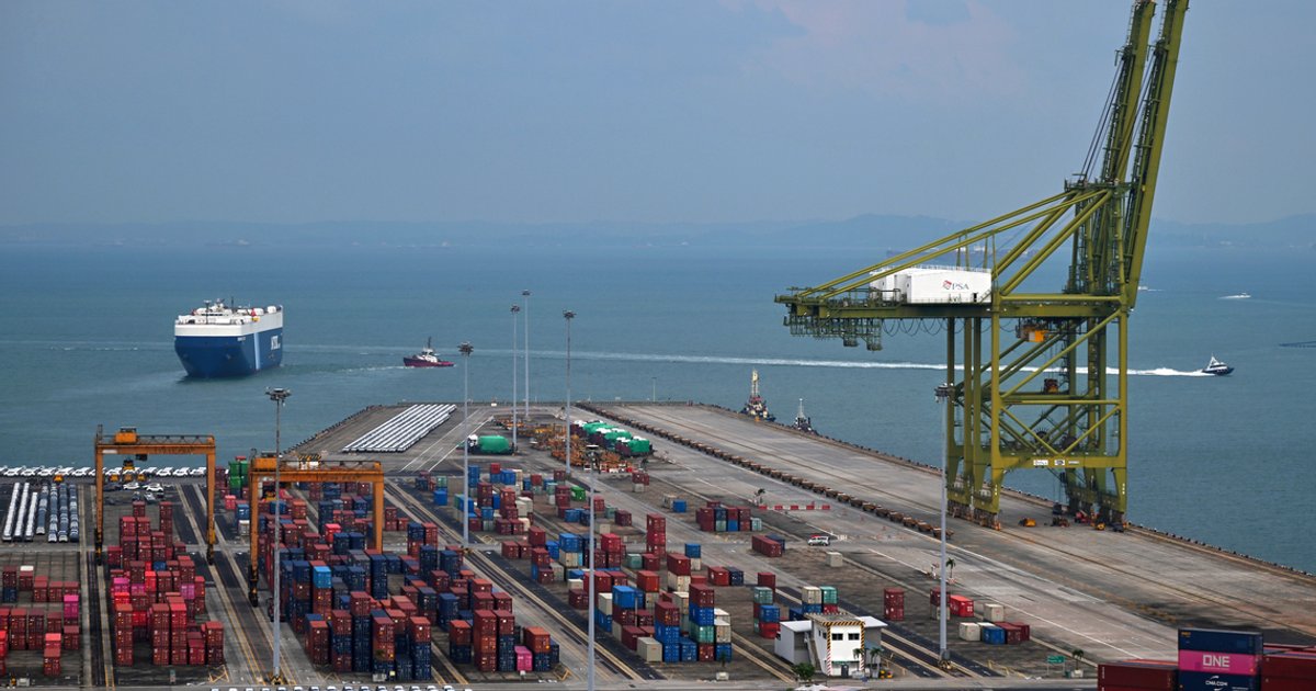 Lee urges stronger tripartite cooperation to protect port sector jobs