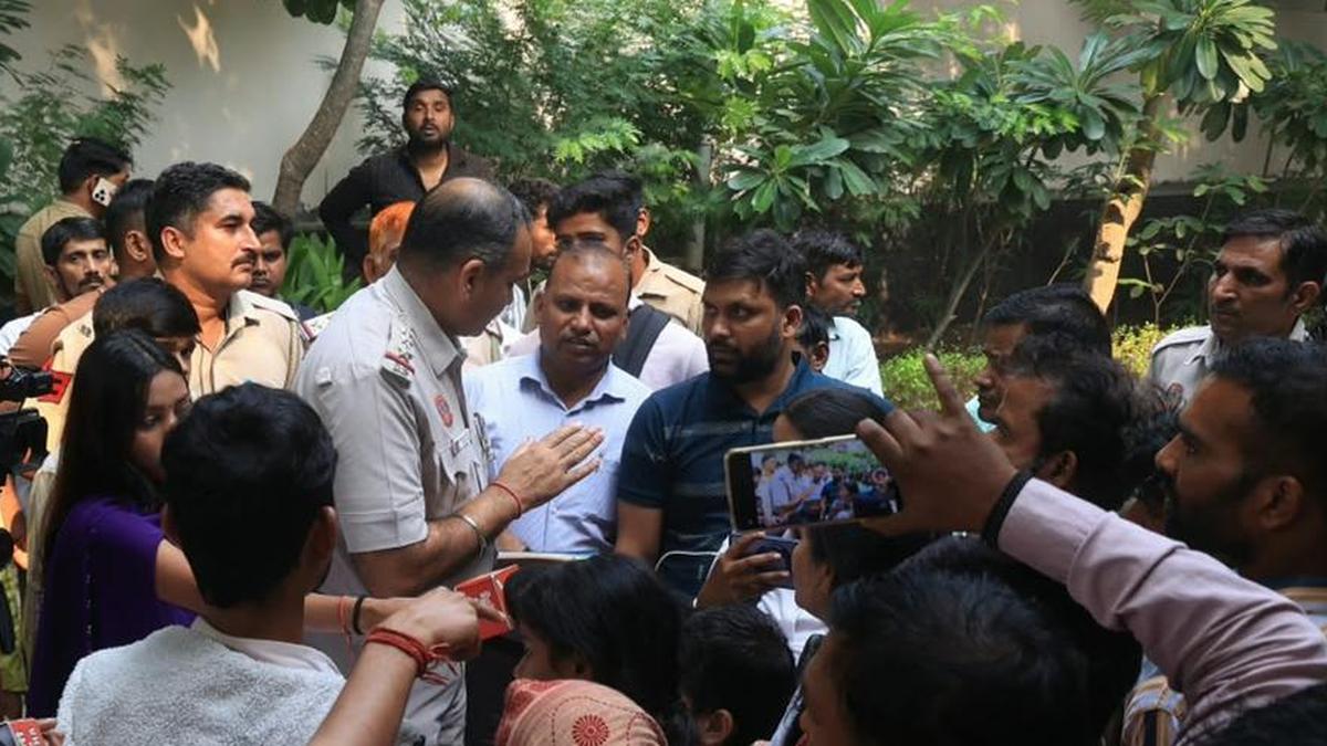 मंगोलपुरी फैक्ट्री आग: छोटे फैसलों ने कुछ को बचाया, चार की मौत
