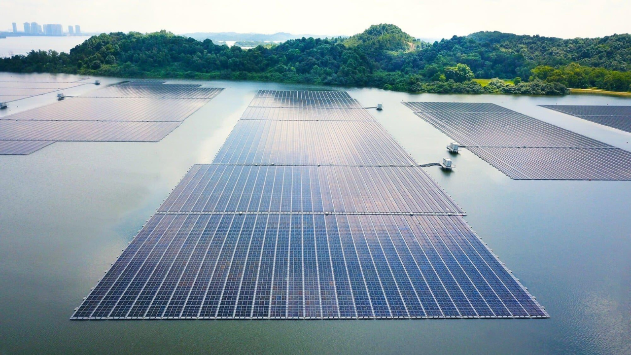 Singapore deploys 122,000 floating solar panels to cut carbon emissions