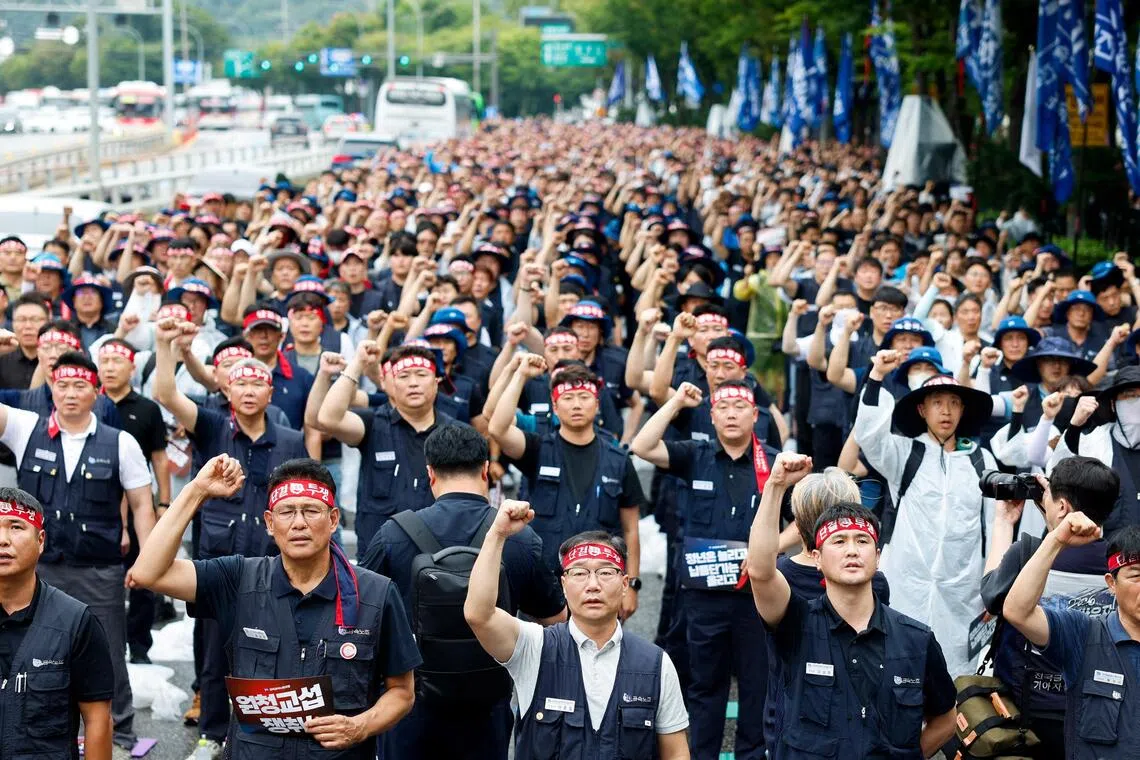 Hyundai union members back wage agreement with majority support