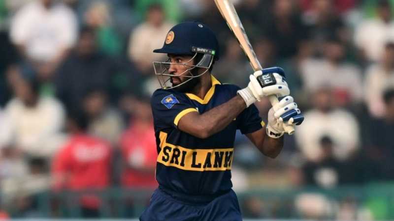 Pakistan restrict Sri Lanka to 325 after Mendis' maiden ODI century