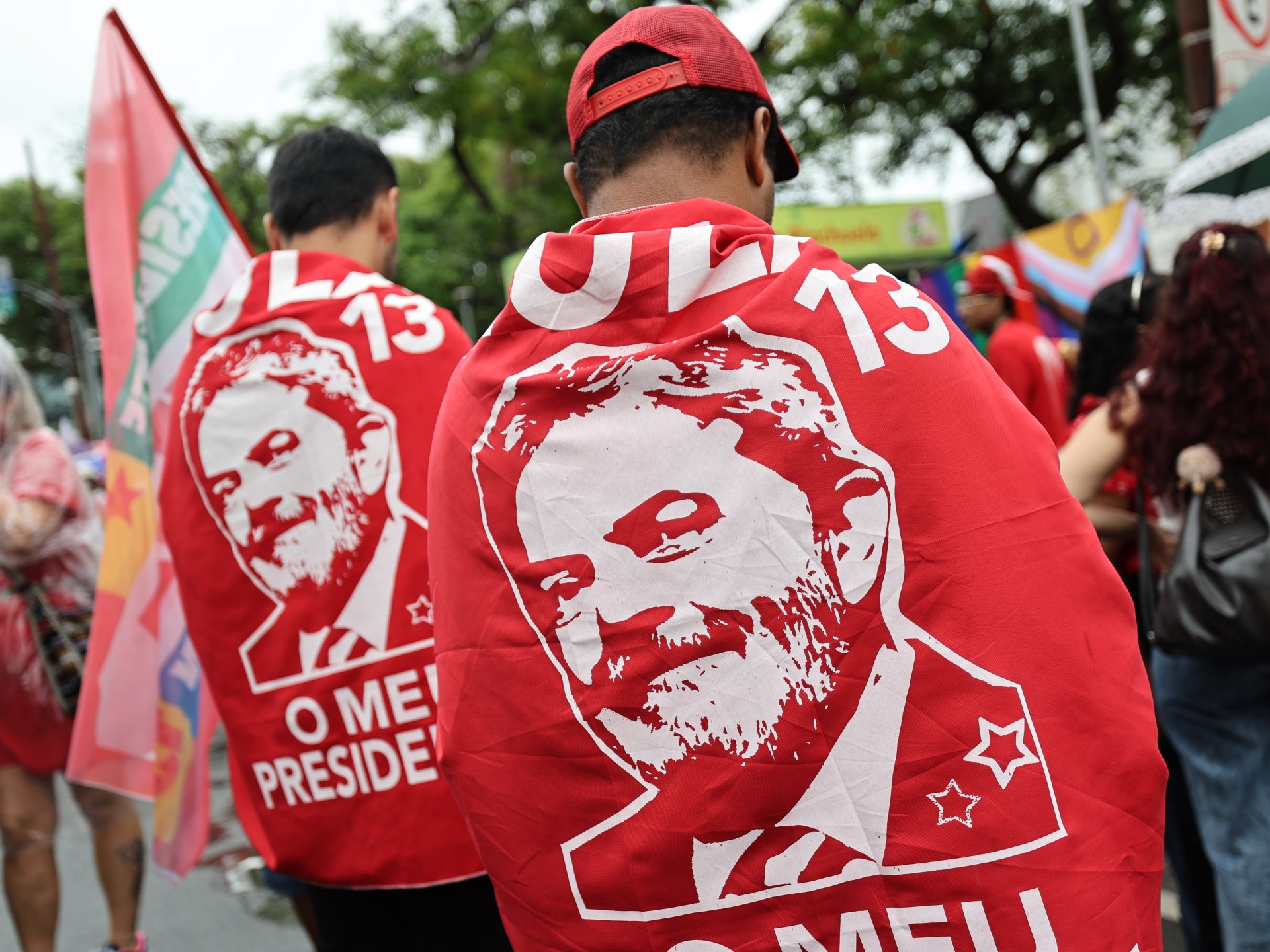 Bolsonaro holds narrow lead over Lula ahead of Brazilian runoff