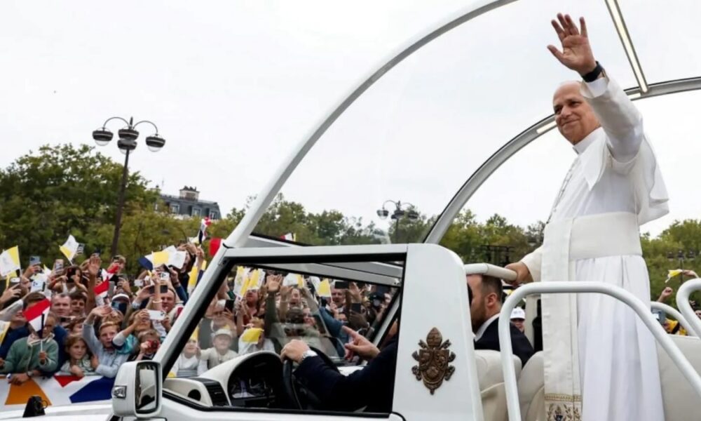 Pope hails young Catholics' energy and commitment at Paris Mass