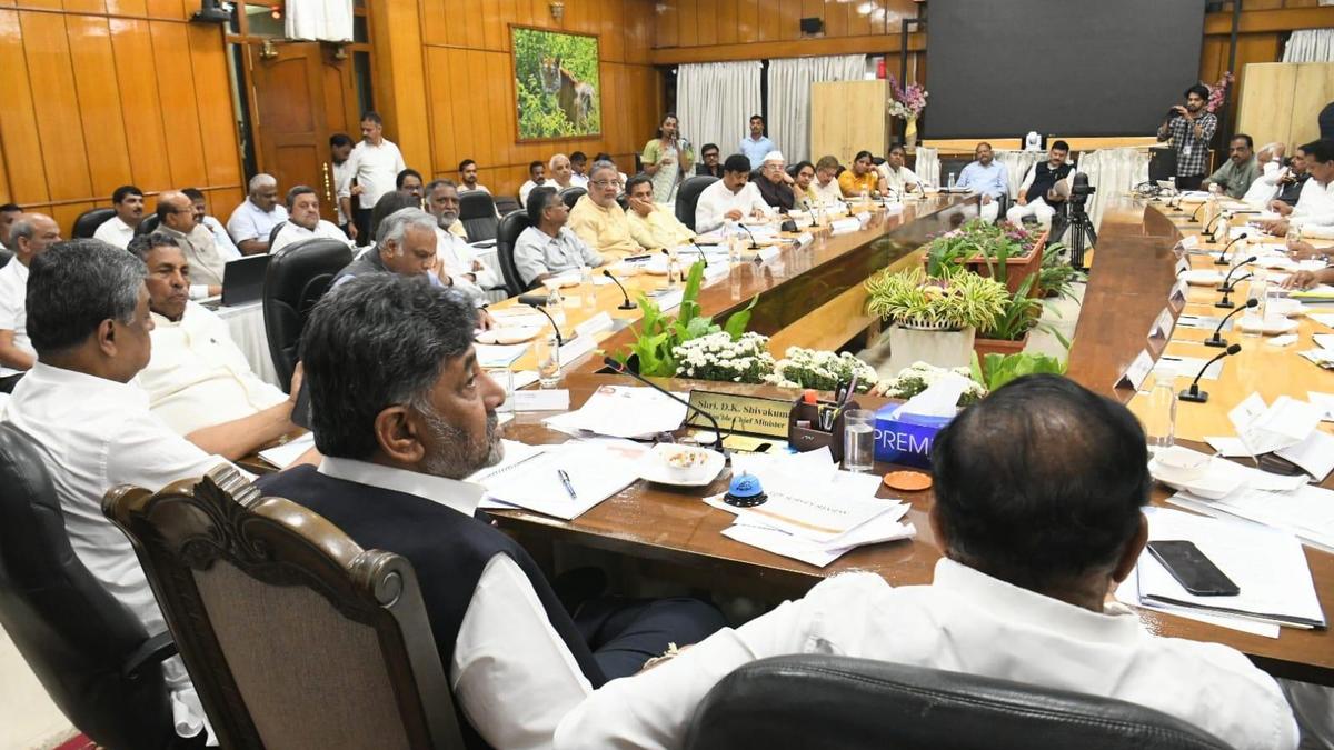 कर्नाटक मुख्यमंत्री ने विधायकों के साथ की महत्वपूर्ण बैठक
