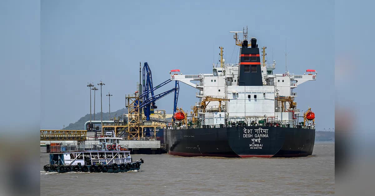 Gulf oil exporters face shipping squeeze as Red Sea tensions mount