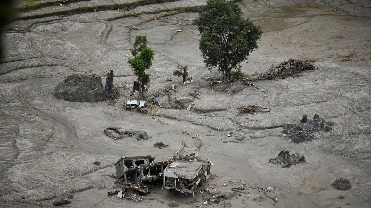 Three Indians rescued from Nepal floods; 1,907 safely exit China