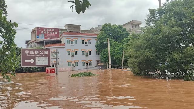 Severe flooding displaces tens of thousands across southern China