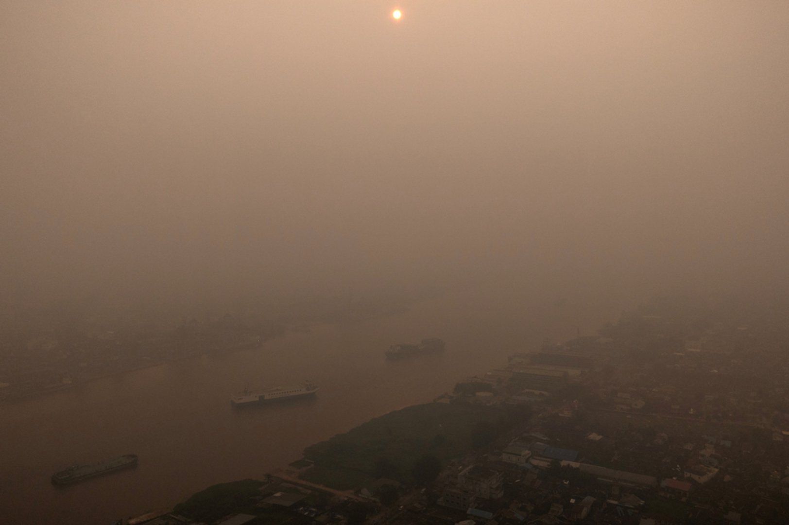 Indonesian Children Suffer Respiratory Crisis as Wildfire Smoke Spreads