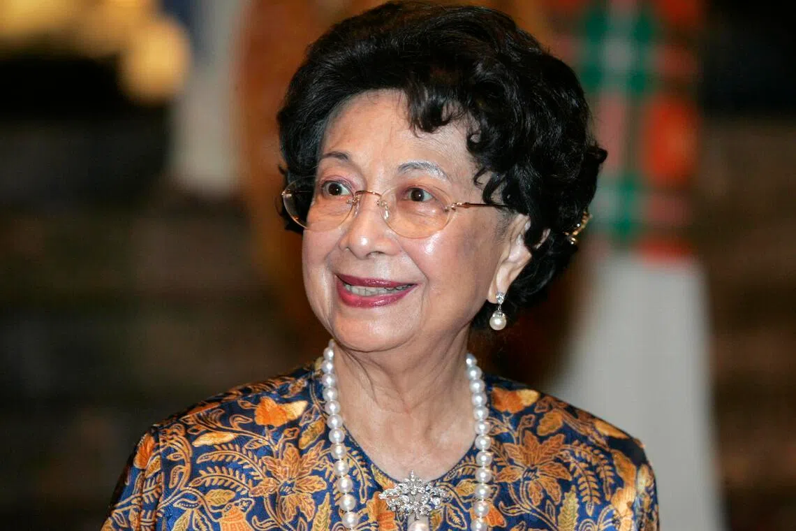 Singapore leaders mourn Siti Hasmah, Malaysia's former First Lady