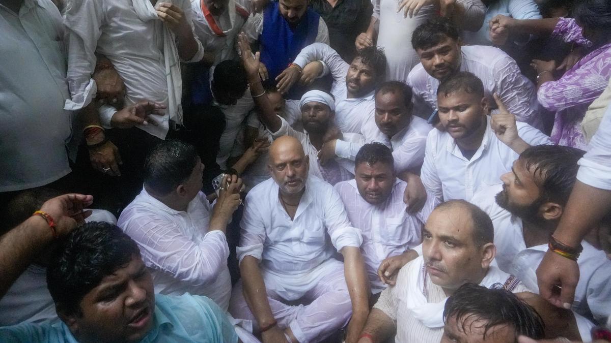 Congress leaders detained in UP after demanding election chief's resignation
