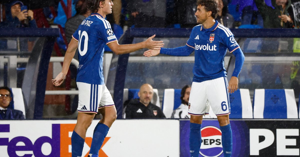 Paz shines as Como stun Manchester United in Champions League rout