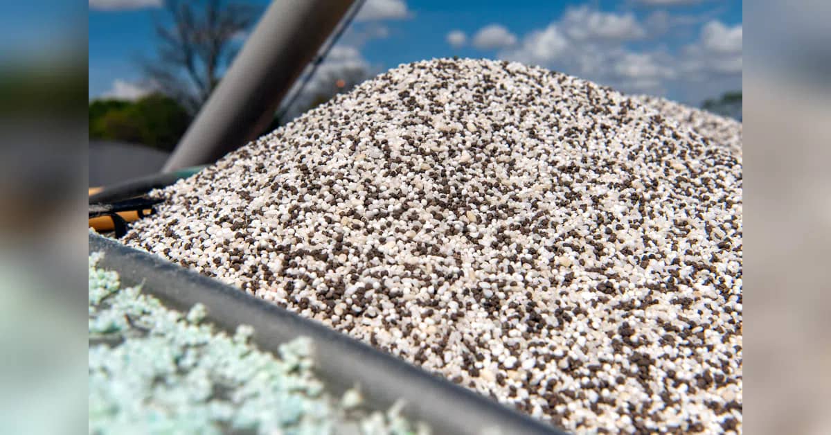 India's fertiliser stocks surge to two-year peak ahead of rabi season
