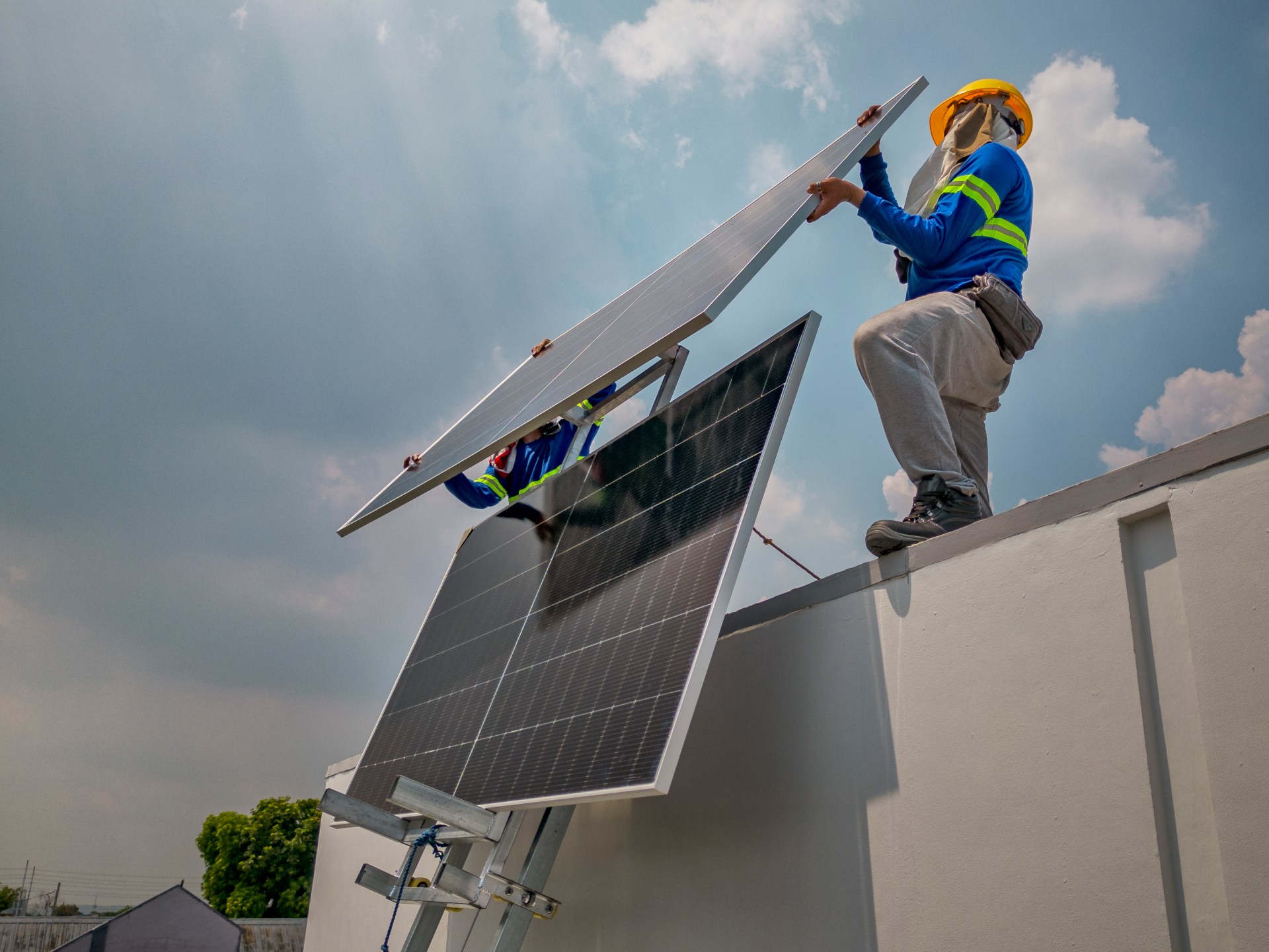 Philippines turns to solar energy as regional power costs surge