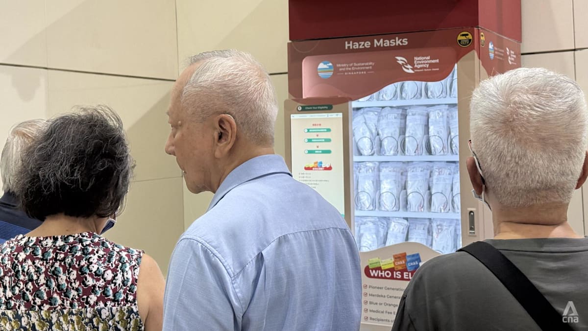 Singapore accelerates N95 mask distribution as haze deteriorates