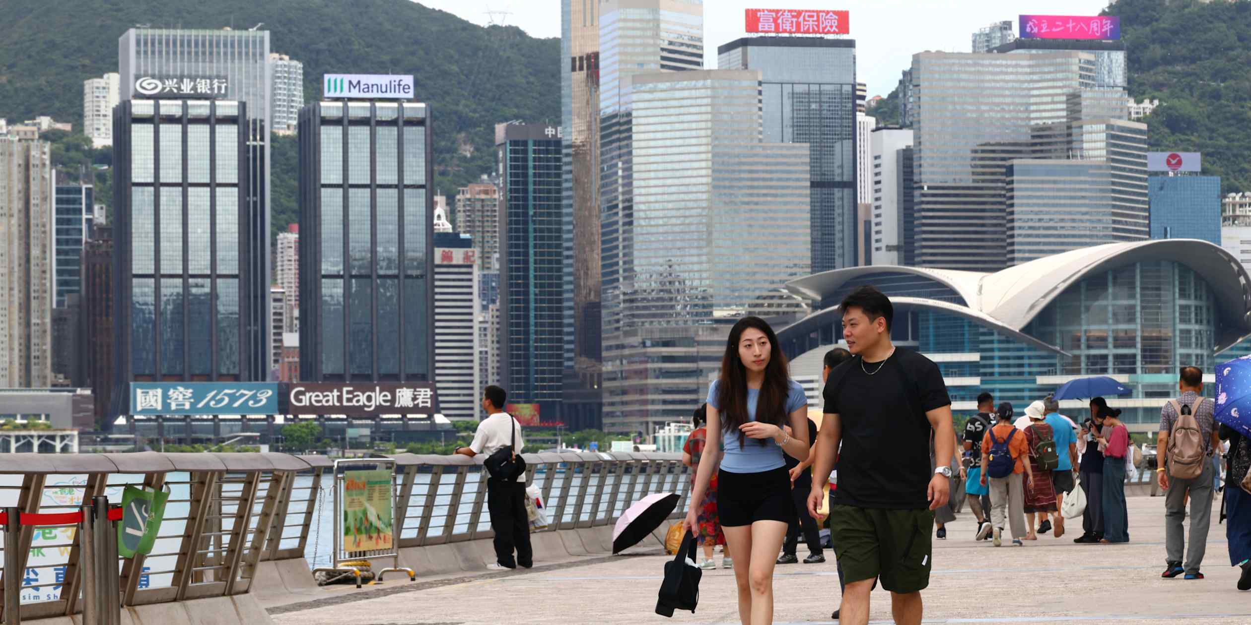 Hong Kong population swells by 20,000 amid mainland China migration