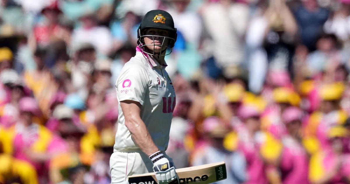 Australia's hopes fade as Smith injury compounds Test troubles