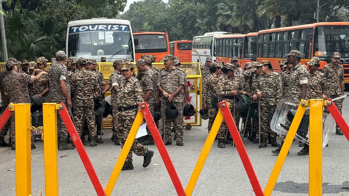 Delhi imposes security lockdown ahead of Chief Justice protest