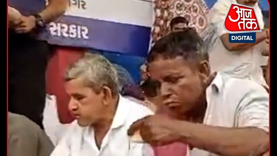 गुजरात के मेले में लड्डू खाने की प्रतियोगिता, विजेता ने जीता खिताब