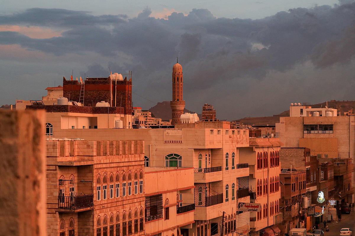 Saudi-led coalition retaliates against Yemen oil facilities following Houthi strikes