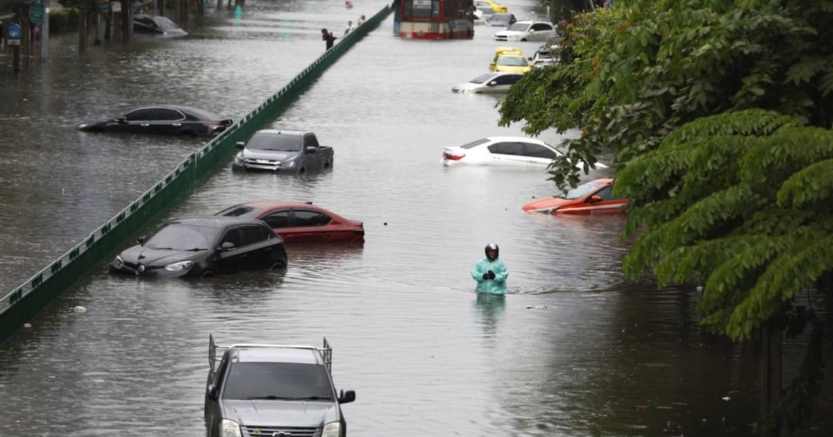 Thailand floods kill eight, affecting 1.7 million across 27 provinces