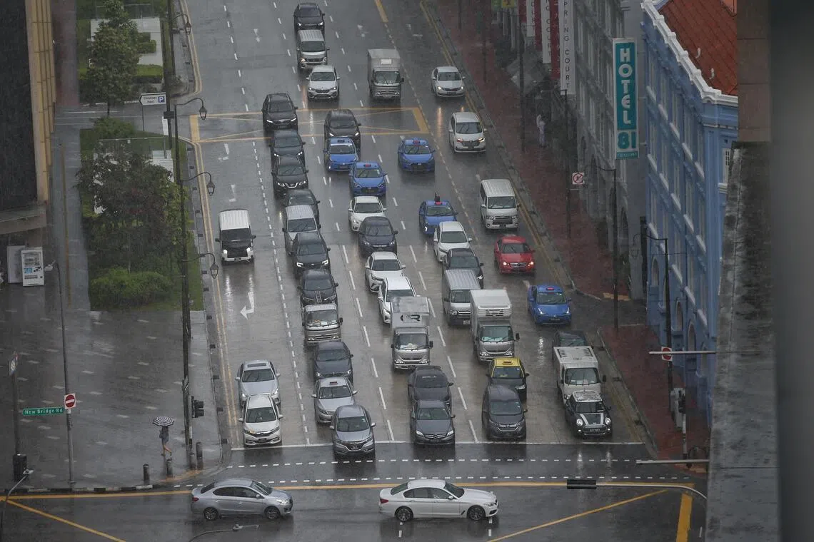Ride-hailing platforms extend driver incentive fees through November