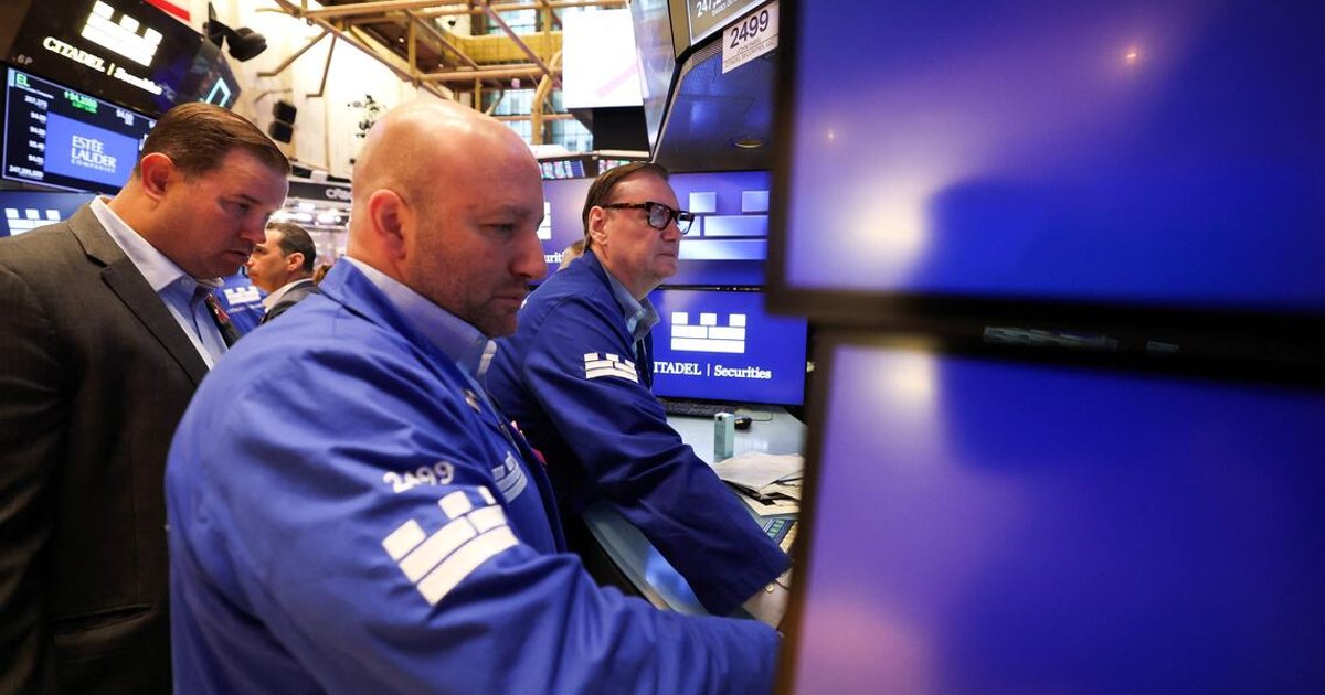 Wall Street closes week higher as investors await earnings, inflation data