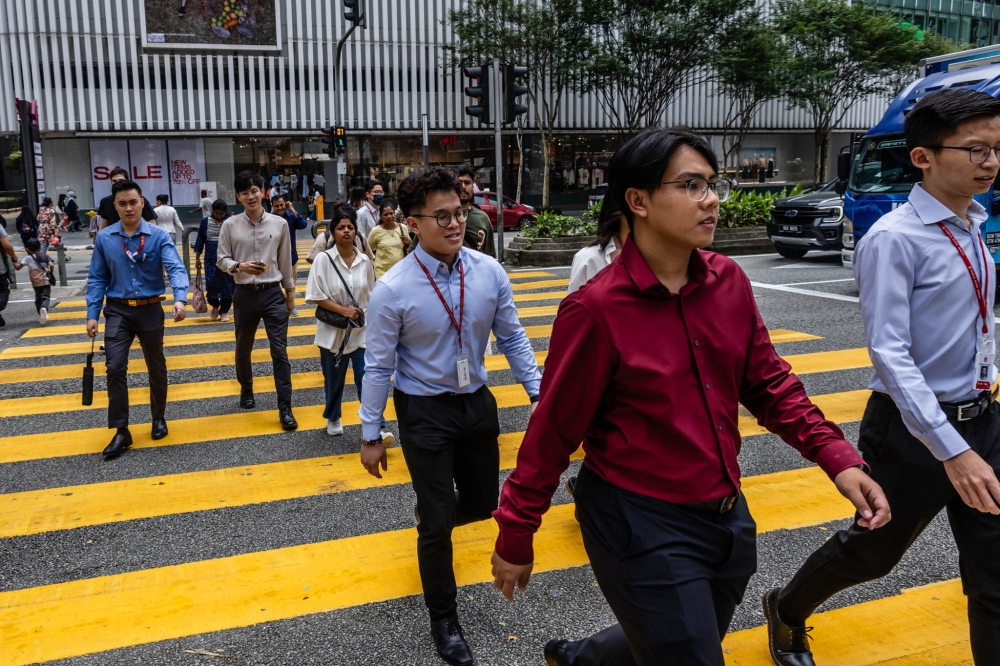 Malaysia to implement safeguards against arbitrary salary cuts for graduates