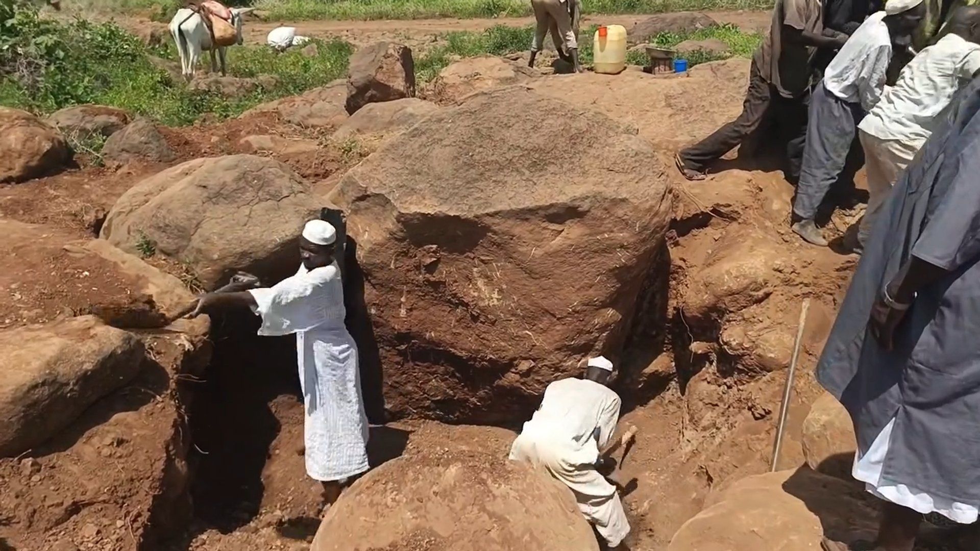 Darfur residents manually rebuild roads to restore emergency access