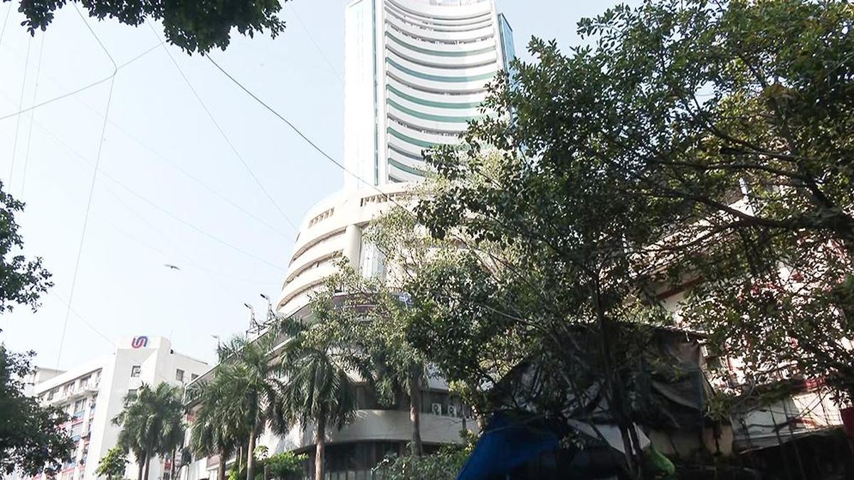 बैंक शेयरों के नेतृत्व में शेयर बाजार में तेजी, रिलायंस भी आगे