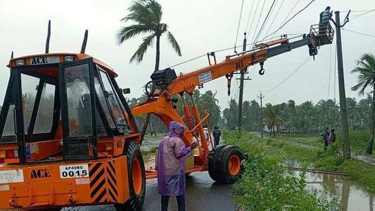 Andhra power utility deploys 4,000 workers ahead of Cyclone Arnab