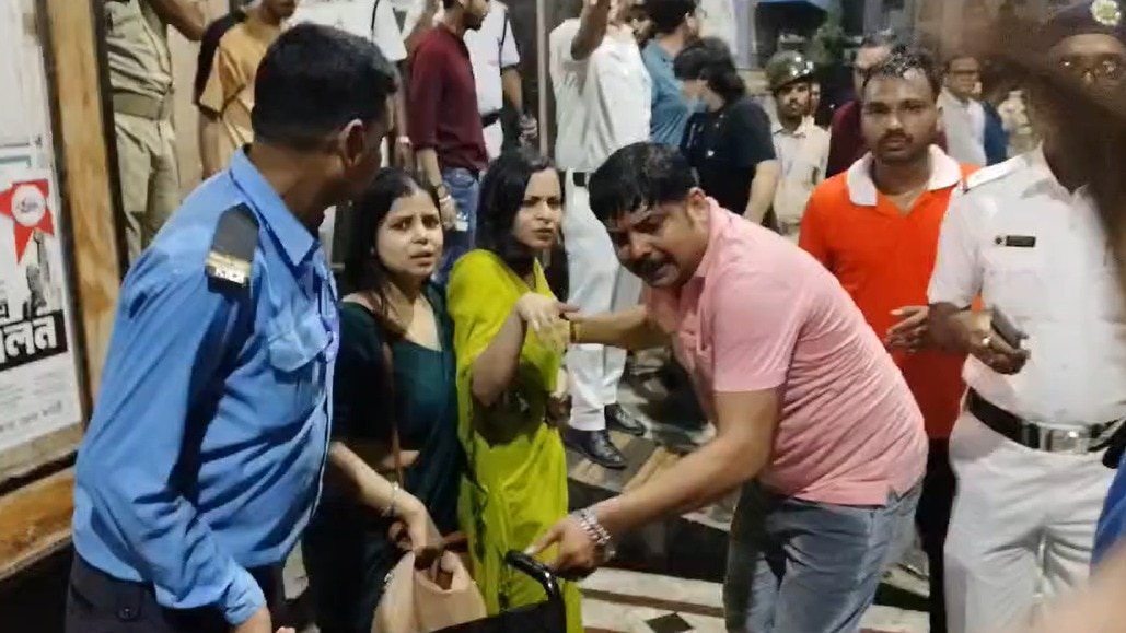 Poor Safety Conditions Blamed in Kolkata Pandal Stampede That Claimed 17 Lives