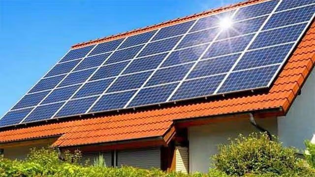 Large rooftop solar installations ordered offline through August