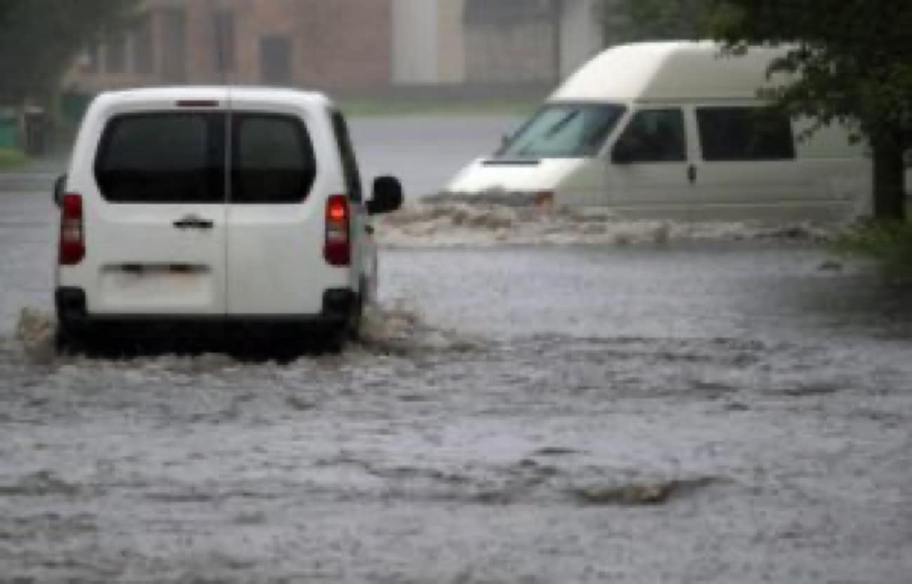 Multiple Metro Manila districts remain waterlogged after heavy downpour
