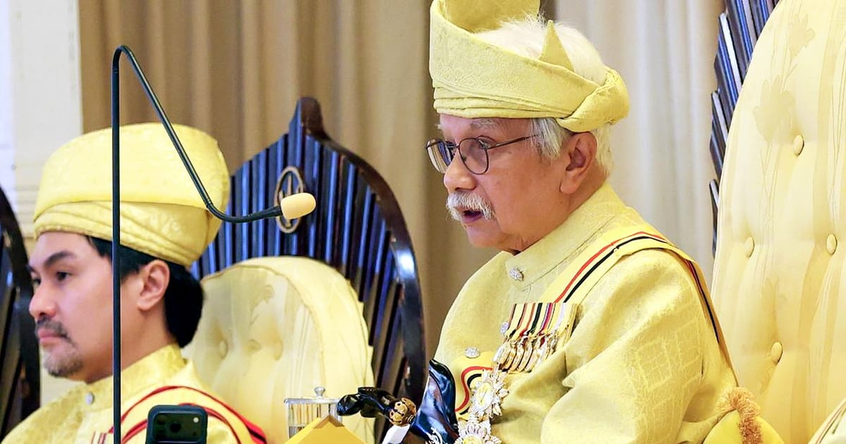 Tuanku Muhriz Persembahkan Darjah Kebesaran Negeri Sembilan kepada Tiga Undang Luak